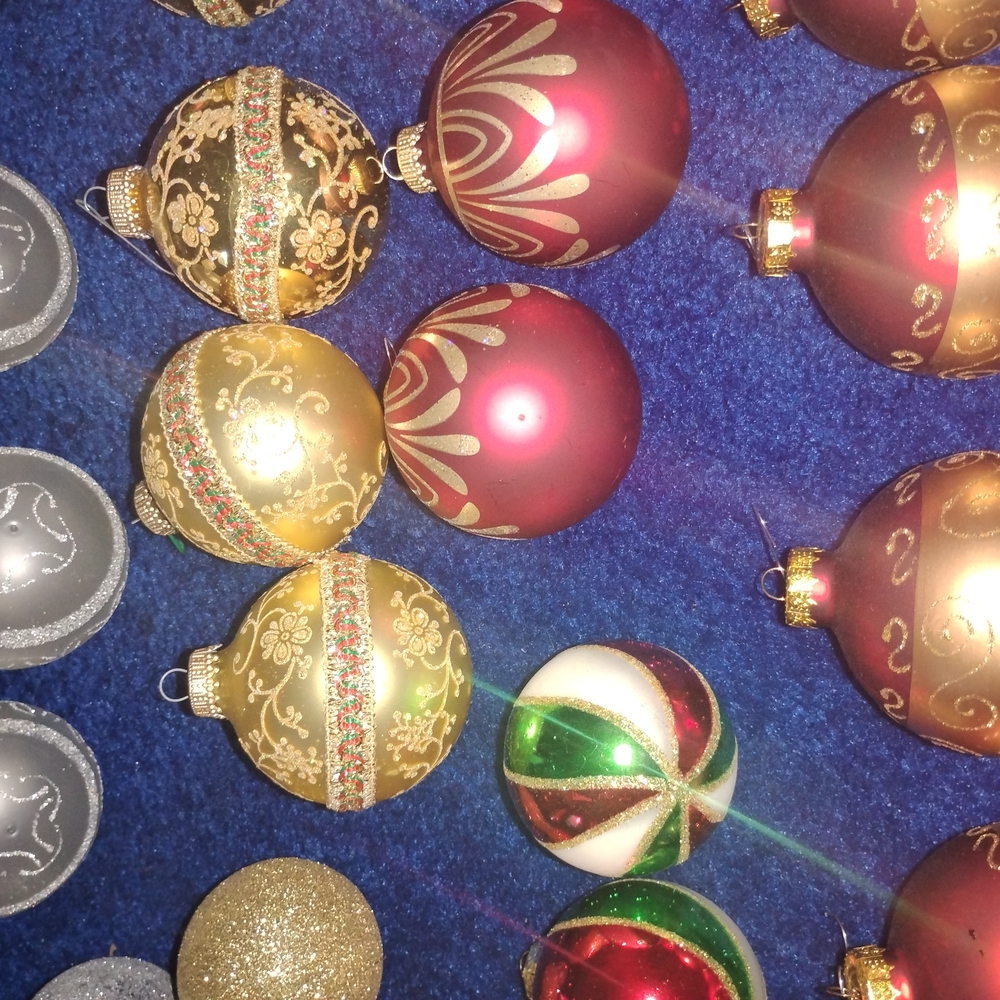 Elegant Holiday Ornament Set - Red, Gold, Green